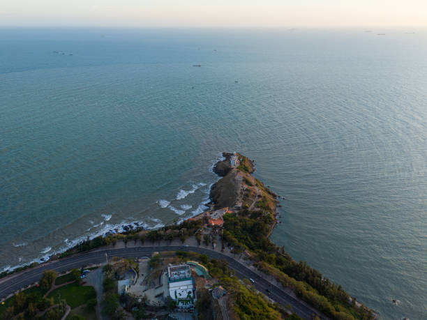 nhìn từ trên không mũi nghinh phong, thành phố vũng tàu, việt nam, toàn cảnh thành phố biển yên bình và xinh đẹp - vũng tàu hình ảnh sẵn có, bức ảnh & hình ảnh trả phí bản quyền một lần