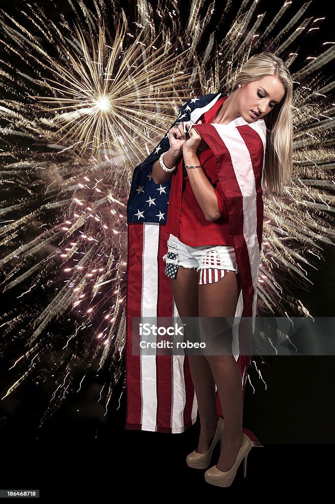 Donna con fuochi d'artificio - Foto stock royalty-free di US Veteran's Day