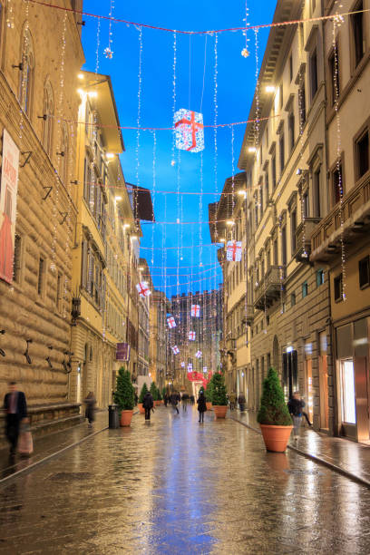 weihnachten in florenz, italien - holidays and celebrations church wall italy stock-fotos und bilder