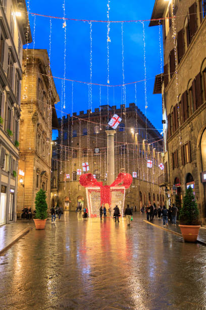 weihnachten in florenz, italien - holidays and celebrations church wall italy stock-fotos und bilder