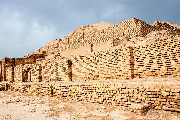 istock zikkurat Choqa Zanbil 186492227