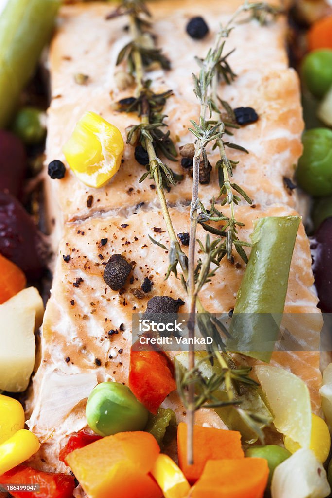 Filete de salmão com legumes e Tomilho - Royalty-free Alimentação Saudável Foto de stock