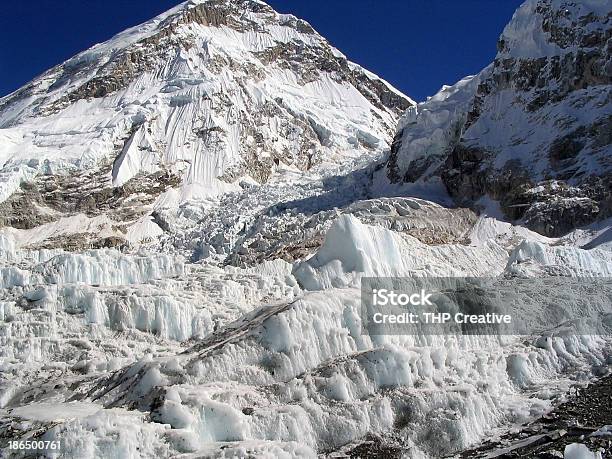 Photo libre de droit de Cascade De Glace Du Khumbu banque d'images et plus d'images libres de droit de Activité - Activité, Adversité, Alpinisme