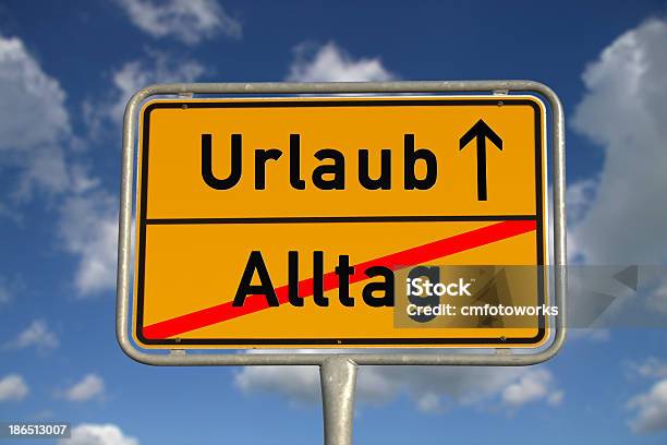 독일형 로드쇼의 팻말 일상적인 및 휴가 가장자리에 대한 스톡 사진 및 기타 이미지 - 가장자리, 거리, 고역