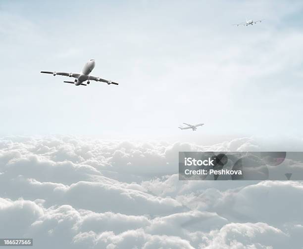 Photo libre de droit de Avion De Passagers banque d'images et plus d'images libres de droit de Avion - Avion, Beauté, Blanc