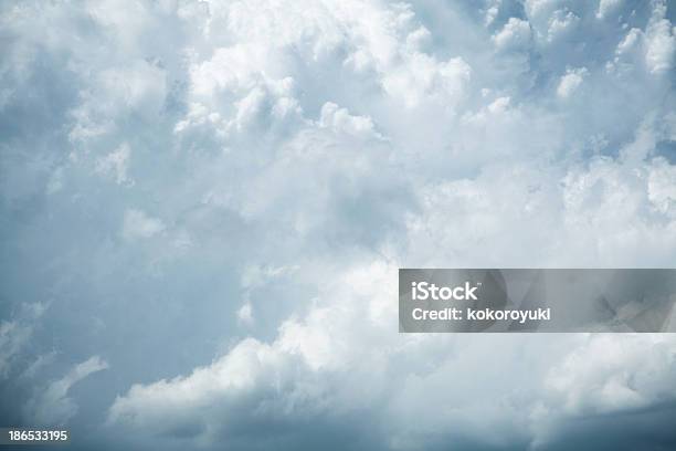 Gewitterwolke Stockfoto und mehr Bilder von Blau - Blau, Cumulus, Dramatischer Himmel