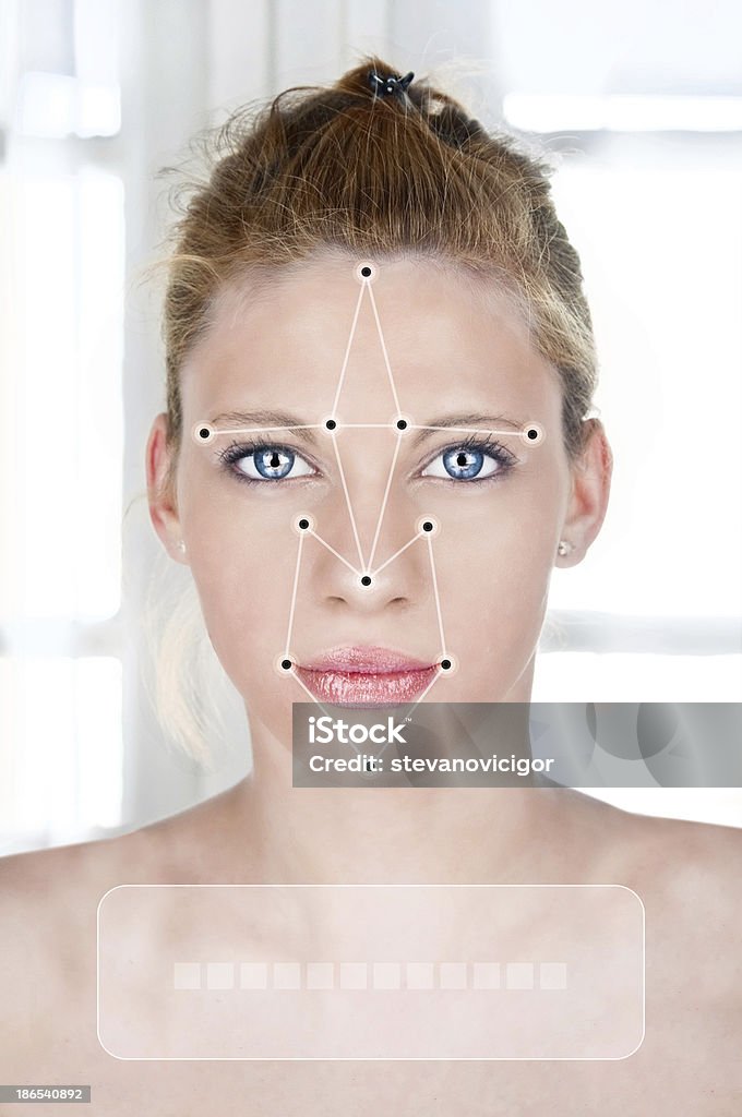 Frau zeigt mit Gesicht Erkennung Punkte - Lizenzfrei Eine Frau allein Stock-Foto