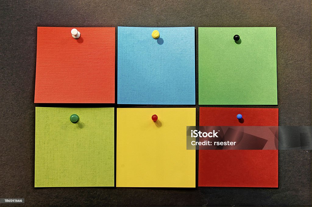 Colorido Notas autoadesivas em preto - Foto de stock de Inserir PIN royalty-free