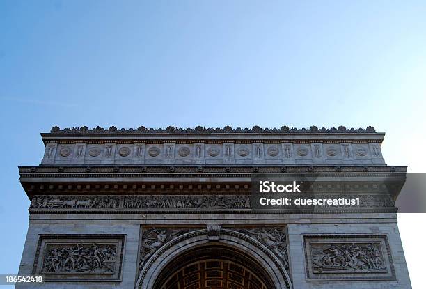 Arco Di Trionfo A Parigi - Fotografie stock e altre immagini di Ambientazione esterna - Ambientazione esterna, Architettura, Arco - Architettura