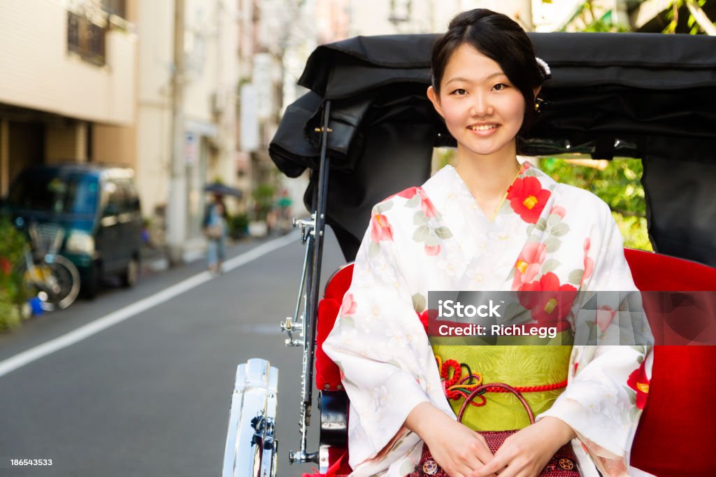 Японская женщина в Моторикша - Стоковые фото Моторикша роялти-фри