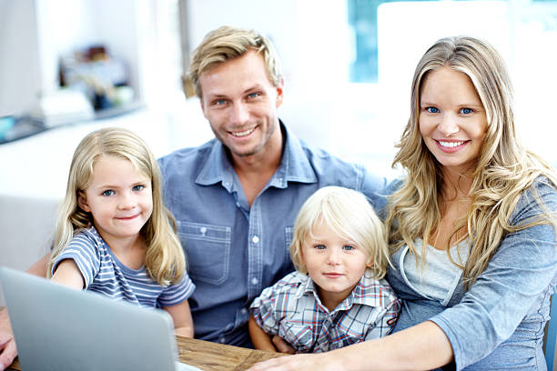 istock Online as a family 186543534