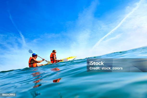 편안한 카누 2명에 대한 스톡 사진 및 기타 이미지 - 2명, 젓기-신체 활동, 카누-노 젓는 배