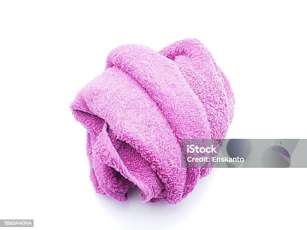 Photo libre de droit de Serviette De Bain Sur Fond Blanc banque d'images et plus d'images libres de droit de Coton - Coton, Couleur, Couleur verte