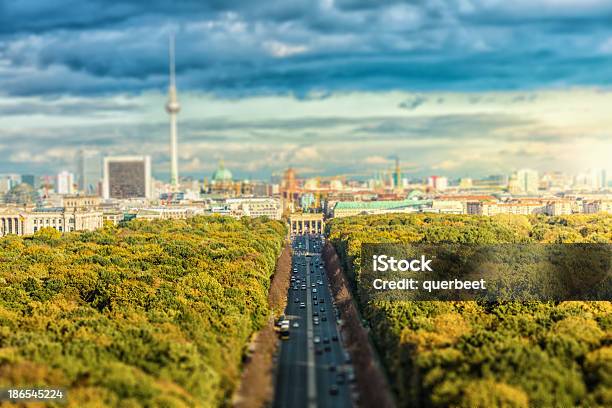 Skyline Von Berlin Stockfoto und mehr Bilder von Brandenburger Tor - Brandenburger Tor, Tilt Shift-Technik, Alexanderplatz