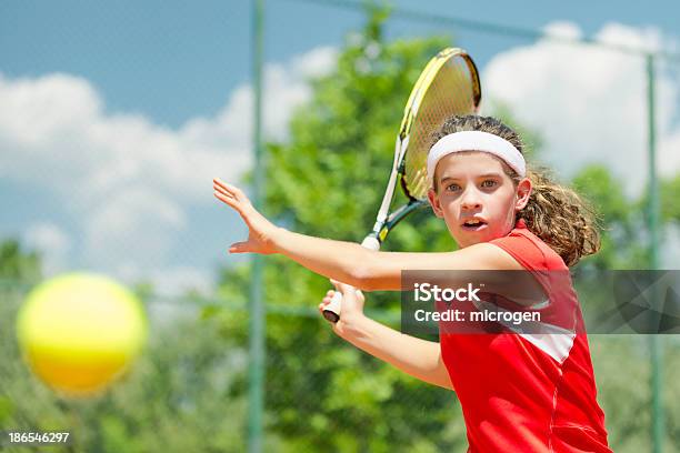 Photo libre de droit de Jeune Champion De Tennis banque d'images et plus d'images libres de droit de Niveau junior - Niveau junior, Tennis, En individuel