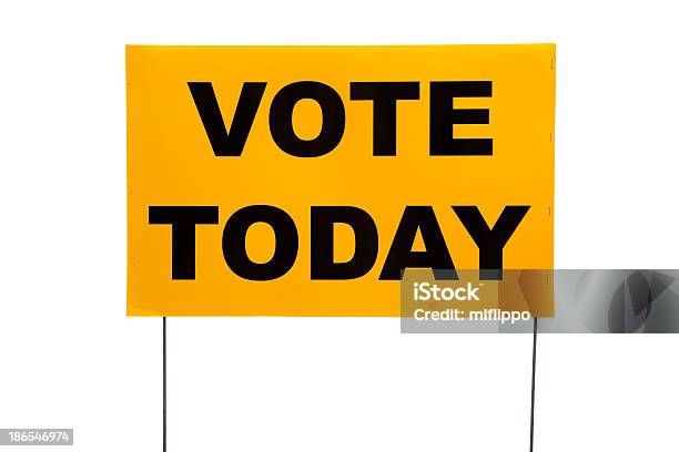 Amarelo Sinal De Campo Com Votação De Hoje - Fotografias de stock e mais imagens de Amarelo - Amarelo, Boletim de Voto, Branco