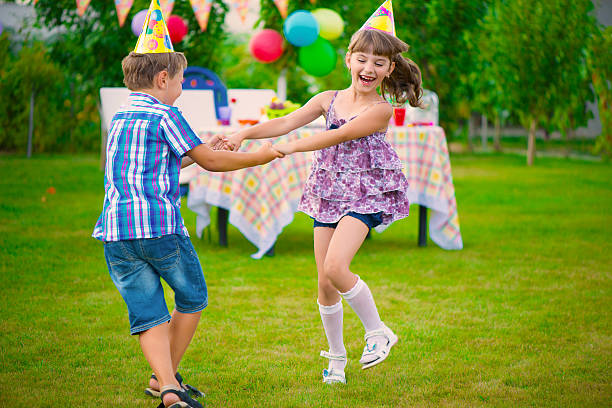 dos niños kids dancing roundelay - child dancing preschooler outdoors fotografías e imágenes de stock