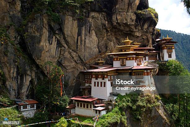 Taktshang Goemba Bután Foto de stock y más banco de imágenes de Aire libre - Aire libre, Aldea, Arquitecto