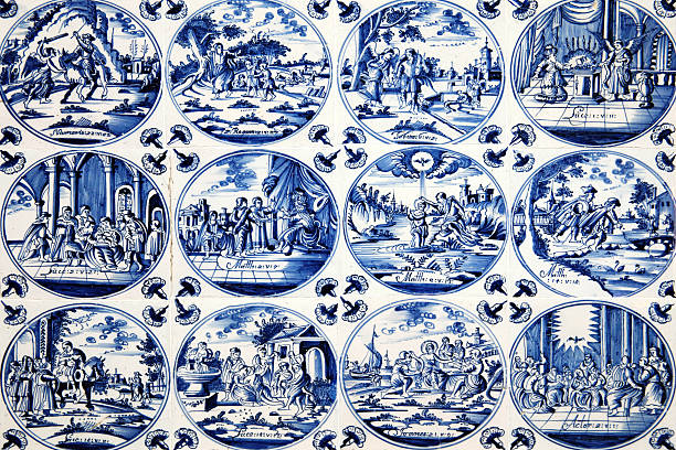 hyacinthus orientalis delft azulejos de pared - delftware fotografías e imágenes de stock