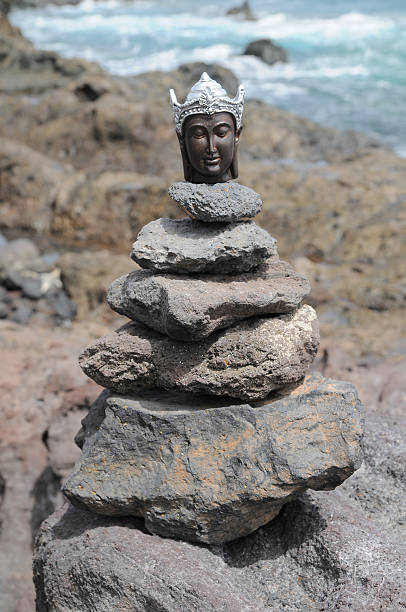 статуя будды - praying figurine people men стоковые фото и изображения
