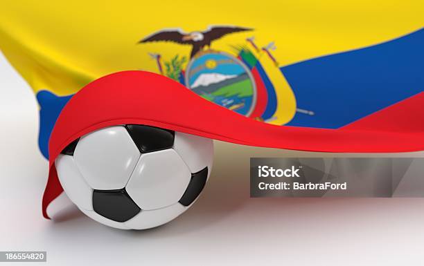 Bandiera Dellecuador Con Pallone Da Calcio Campionato - Fotografie stock e altre immagini di Bandiera