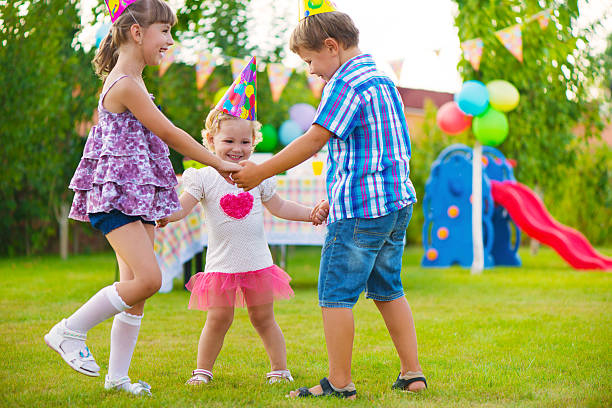 istock Three little kids dancing roundelay 186555229