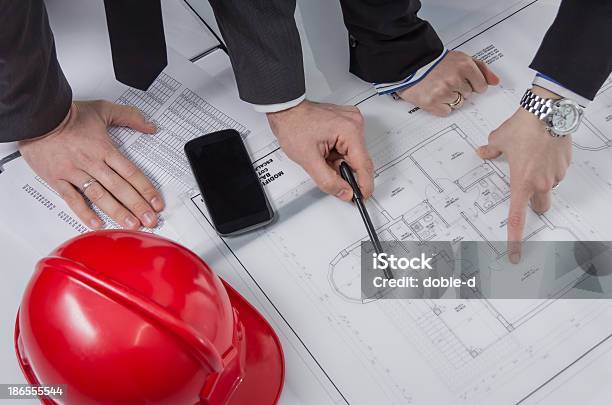 위에서 손을 건축가 수정 하우스 프로젝트 건설 산업에 대한 스톡 사진 및 기타 이미지 - 건설 산업, 건설업자, 건축