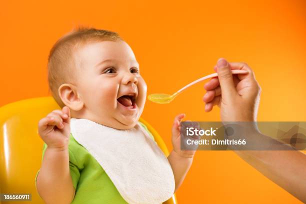 Aufgeregt Baby Füttern Stockfoto und mehr Bilder von Baby - Baby, Essen - Mund benutzen, Füttern