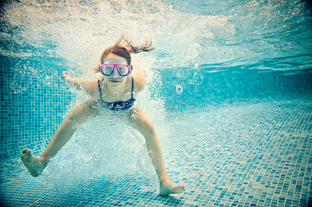 istock Little girl swimming underwater 186560944