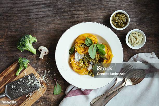 Jajko Makaron Z Sosem - zdjęcia stockowe i więcej obrazów Makaron - Makaron, Pesto, Tagliatelle