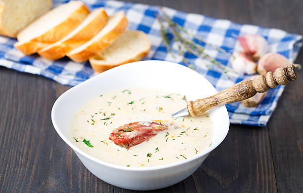 istock Cheese soup with smoked ribs 186565709