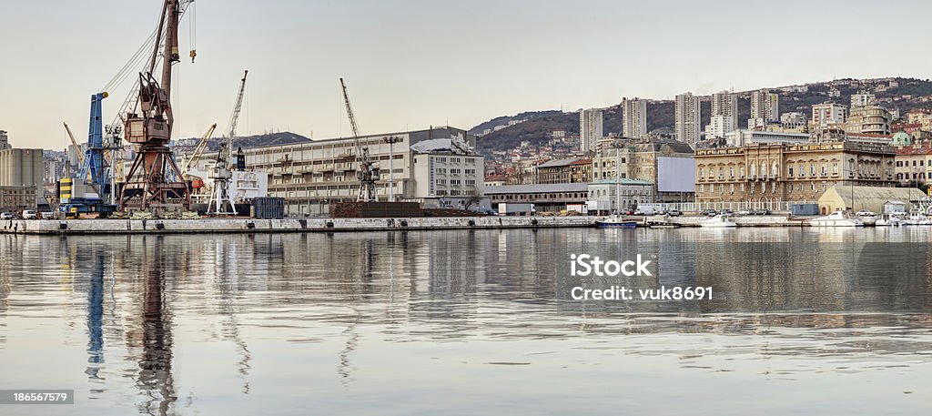 panorama da cidade de Rijeka - Foto de stock de Ajardinado royalty-free