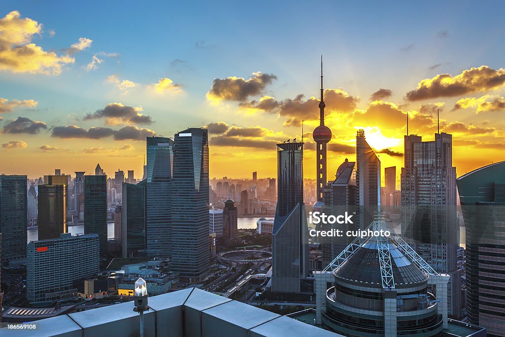 Shanghai, China, al atardecer - Foto de stock de Aire libre libre de derechos