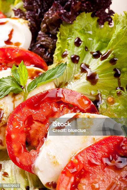 Salada Caprese - Fotografias de stock e mais imagens de Azeite - Azeite, Comida, Comida e Bebida