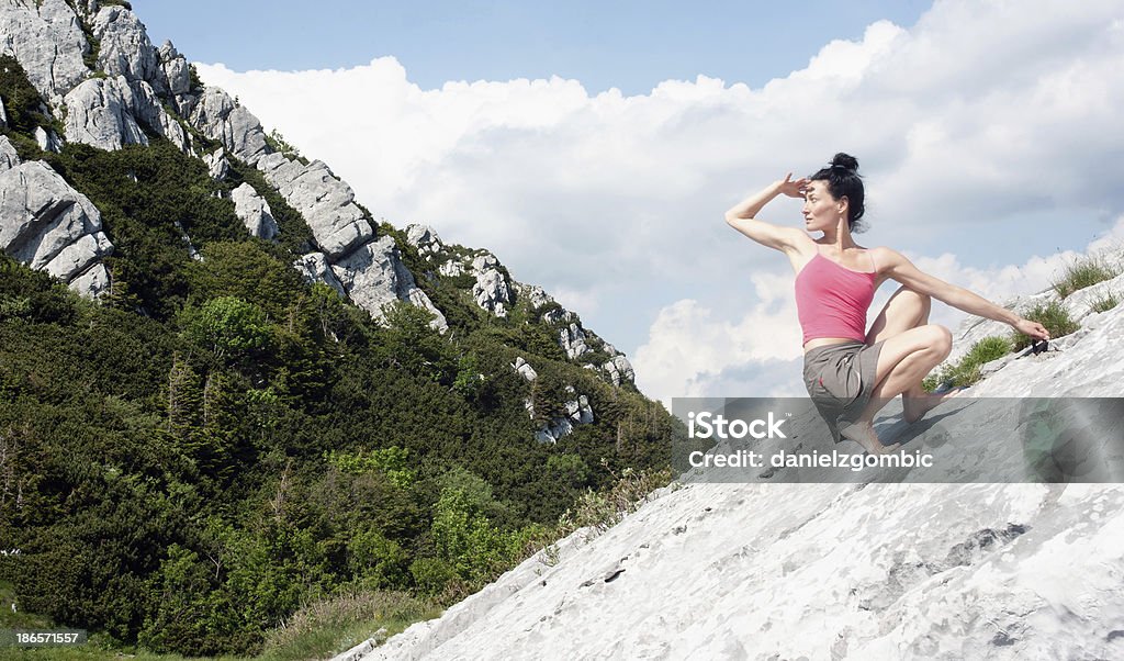Woman freeclimbing - 1人のロイヤリティフリーストックフォト
