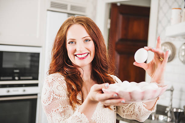 istock Beautiful woman baking 186575589