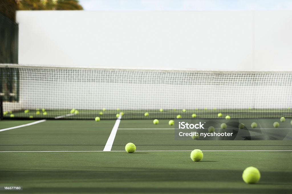 ENTRAÎNEMENT Tennis - Photo de Terrain de jeu libre de droits
