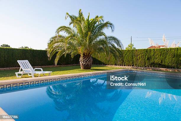 El Sol Foto de stock y más banco de imágenes de Césped - Césped, Jardín privado, Soleado