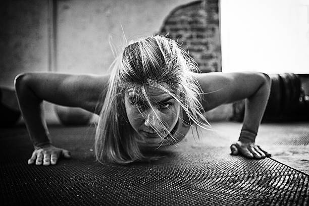 pushups at bootcamp Female doing pushups. fitness boot camp stock pictures, royalty-free photos & images