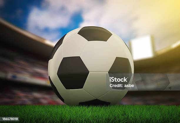 Football Stockfoto und mehr Bilder von Ausrüstung und Geräte - Ausrüstung und Geräte, Entspannung, Feld