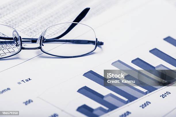 Photo libre de droit de Résultats Financiers banque d'images et plus d'images libres de droit de Analyser - Analyser, Bleu, Compter