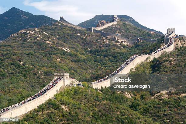 Bardzo Zatłoczone Wielki Mur Chiński - zdjęcia stockowe i więcej obrazów Chiny - Chiny, Fotografika, Historia