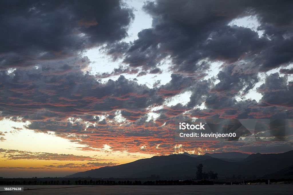 Colorato tramonto panoramica - Foto stock royalty-free di Alba - Crepuscolo