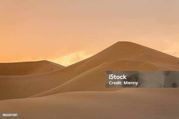Pustyni Wydmy Słońca Scena - zdjęcia stockowe i więcej obrazów Arabia Saudyjska - Arabia Saudyjska, Australijski Outback, Bez ludzi