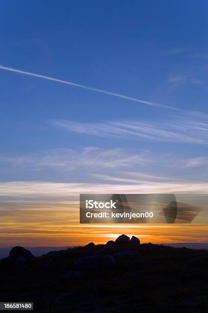 Farbenfrohen Sonnenuntergang Panorama Stockfoto und mehr Bilder von Berg - Berg, Biegung, Bildhintergrund