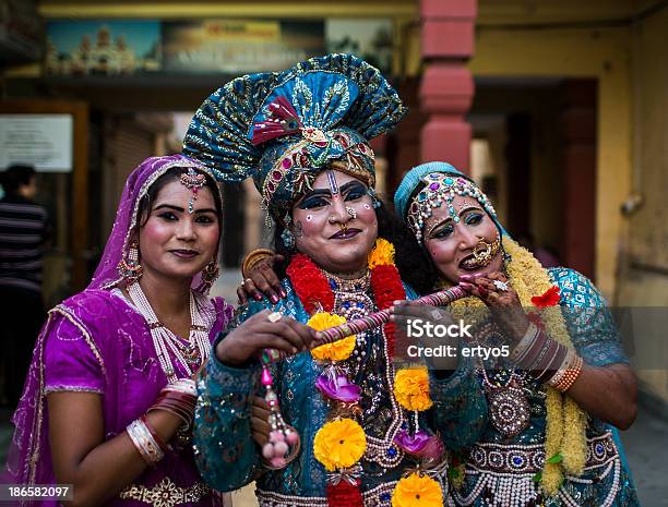 Indian Dancers Ubrany Jako Krishna - zdjęcia stockowe i więcej obrazów Biżuteria - Biżuteria, Hindus, Indie