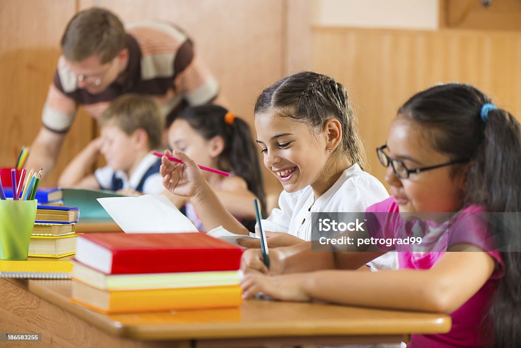 Porträt der glückliche Schüler im Unterricht - Lizenzfrei Akademisches Lernen Stock-Foto