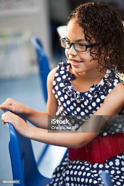 Ispanico Studente Di Scuola Elementare - Fotografie stock e altre immagini di Bambino - Bambino, Edificio scolastico, Educazione