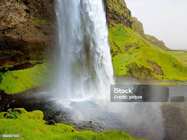 Cascata Di Seljalandsfoss Islanda - Fotografie stock e altre immagini di Acqua - Acqua, Ambientazione esterna, Bellezza naturale