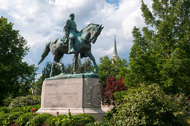 Robert E. Lee statue in Charlottesville, Virginia Statue of Robert E. Lee, Confederate Civil War General, at Lee Park in Charlottesville, Virginia. The statue was conceived by Henry M. Shrady, completed by Leo Lentelli, and presented to the city by Paul Goodloe McIntire in 1924. the general lee stock pictures, royalty-free photos & images